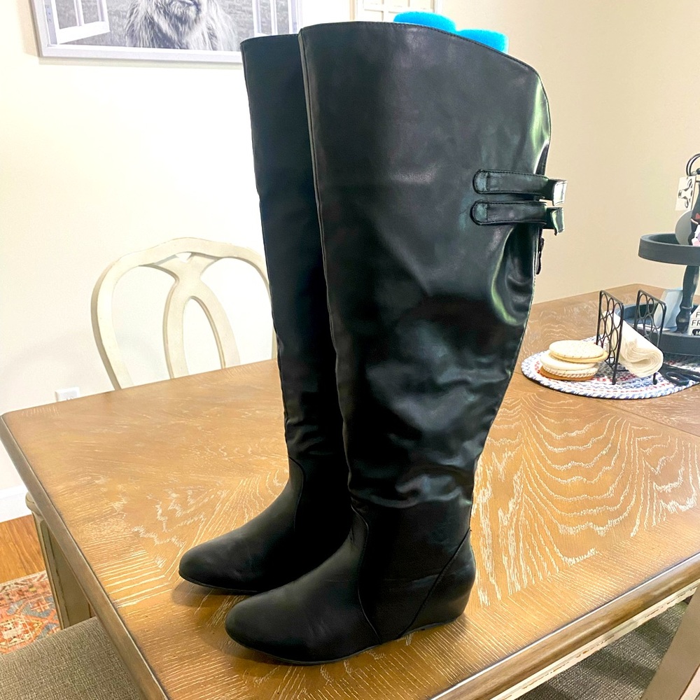 Women’s otk size 10 none wide calf. Brand new never worn